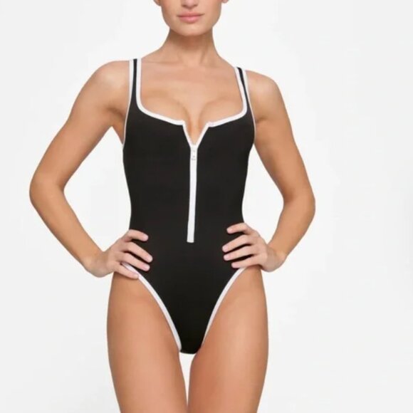 SKIMS PLUS SIZE NWOT ZIP-UP SWIM SCOOP NECK ONE PIECE in ONYX - Picture 1 of 5